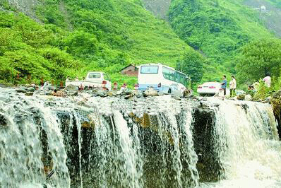 成都租车游金沙江虎跳峡